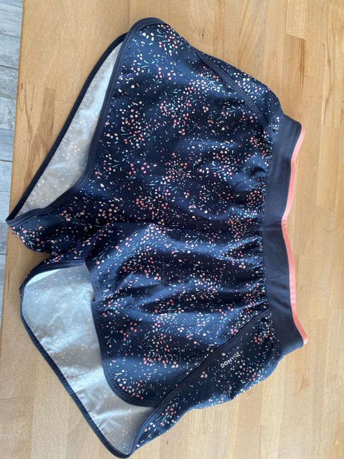 Short léger pour course à pied  taille S - photo numéro 2