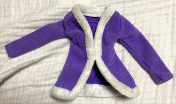 Veste violet moumoute  pour Barbie bon état