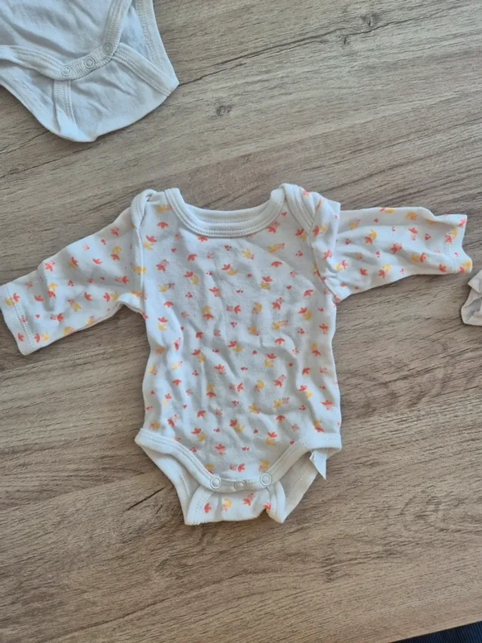 Lot vêtements 1 mois fille - photo numéro 4