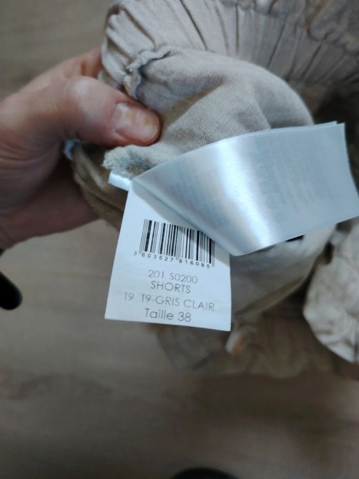 Jupe short femme. Taille 38 - photo numéro 5