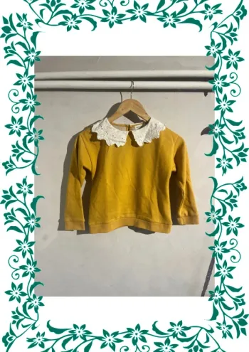 Pull jaune pailletée col dentelle 8ans