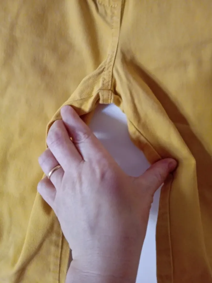 Joli pantalon moutarde.  C&A. 2 ans - photo numéro 5