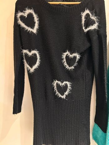 Pull grossesse noir long motifs cœurs blancs – Taille 34/36