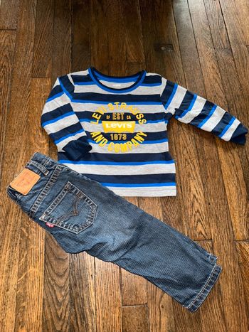 T-shirt (très bon état) et jeans (bon état) Levi’s