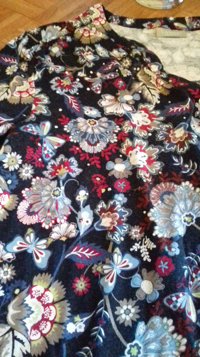 Top fleurie à brillants - photo numéro 3