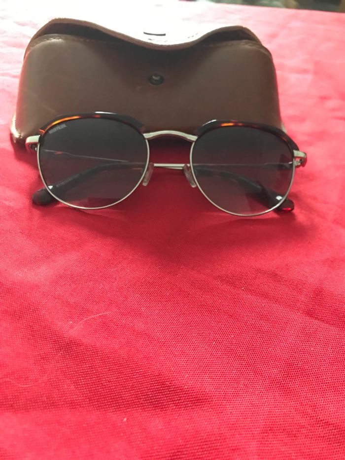 Lunette de Soleil marque Unofficial - photo numéro 3