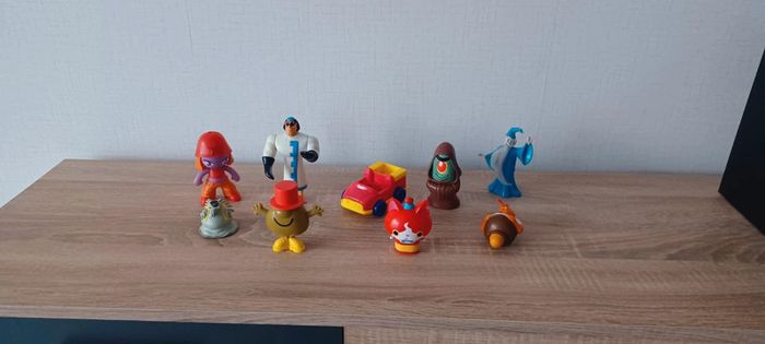 Lot de 9 petits jouets figurines enfant