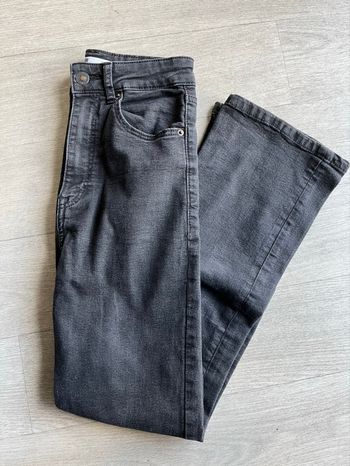 Jean taille haute flare noir Bershka T34