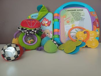 Lot jouet bébé