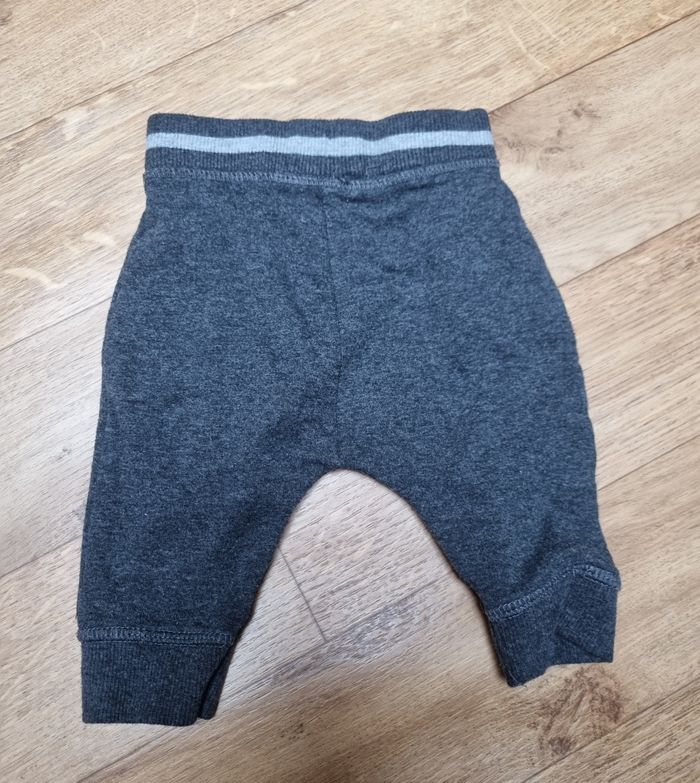pantalon de jogging gris foncé kiabi taille 3 mois - photo numéro 3