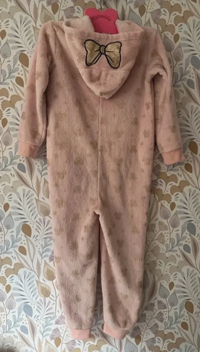 Joli pyjama Minnie de Disney 5 ans en très bon état