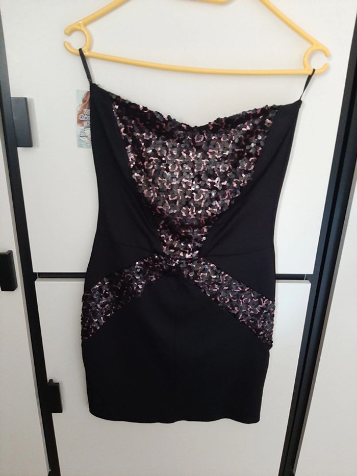 Robe neuve avec étiquette