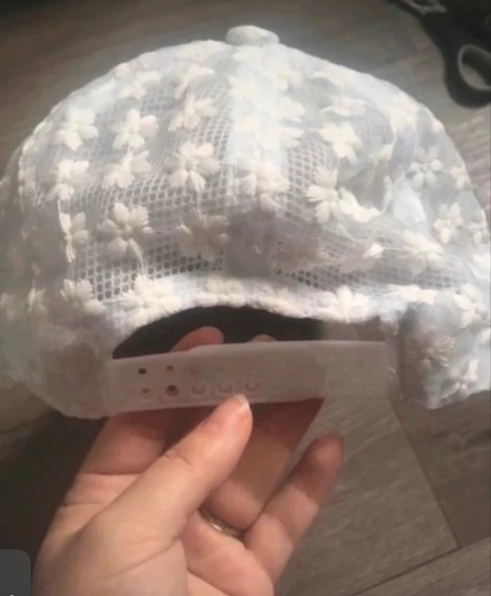 Casquette réglable NEUVE pour femme couleur blanc - photo numéro 5