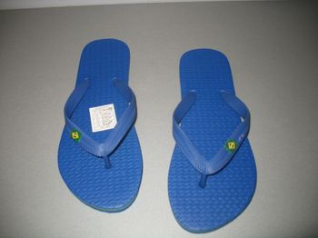 PAIRE DE TONGS BLEUE GARÇON - NEUVE - P36/37 - n°02