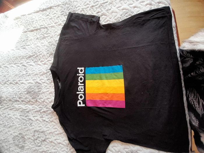 Tee shirt noir motif couleur