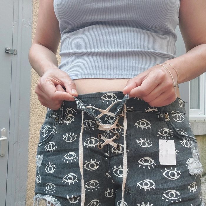 Magnifique mini short Billabong taille 42 - photo numéro 4