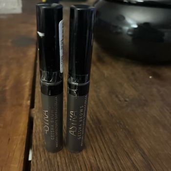 J’ai la sourcil, Teinter
