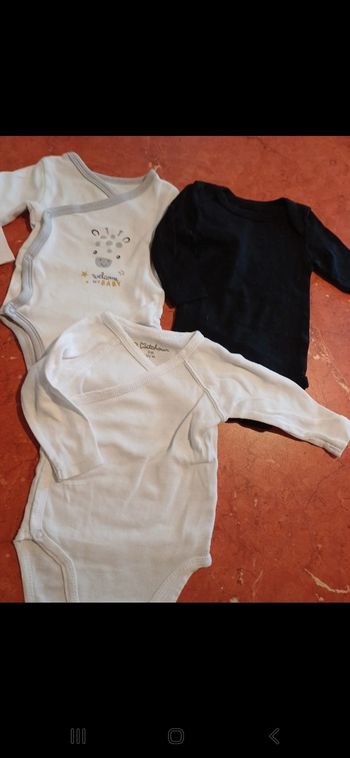 Lot de 3 bodies bébé taille 3 mois