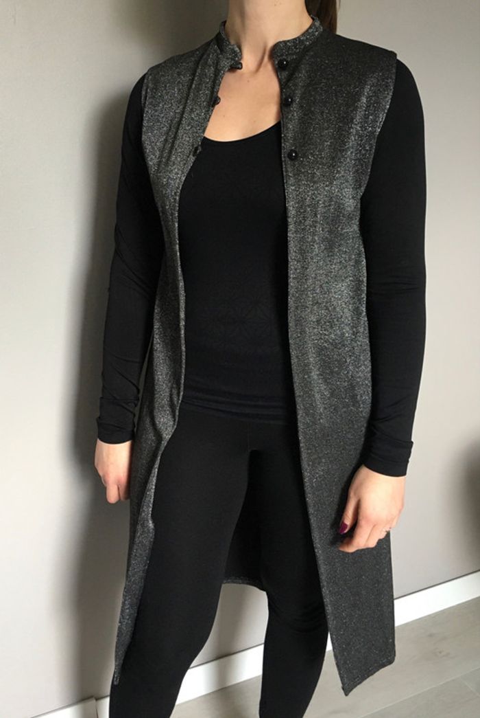 Gilet long sans manche noir et argenté