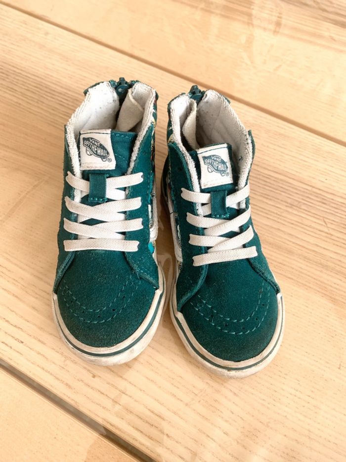 Jolie paire de baskets Vans en cuir suédé