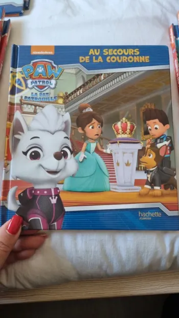 Livre Au secours de la couronne 👑