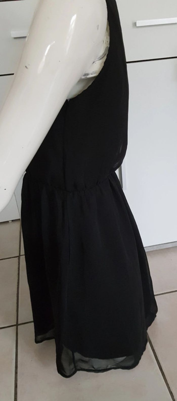 Robe en voile doublée, détail perlé - photo numéro 2