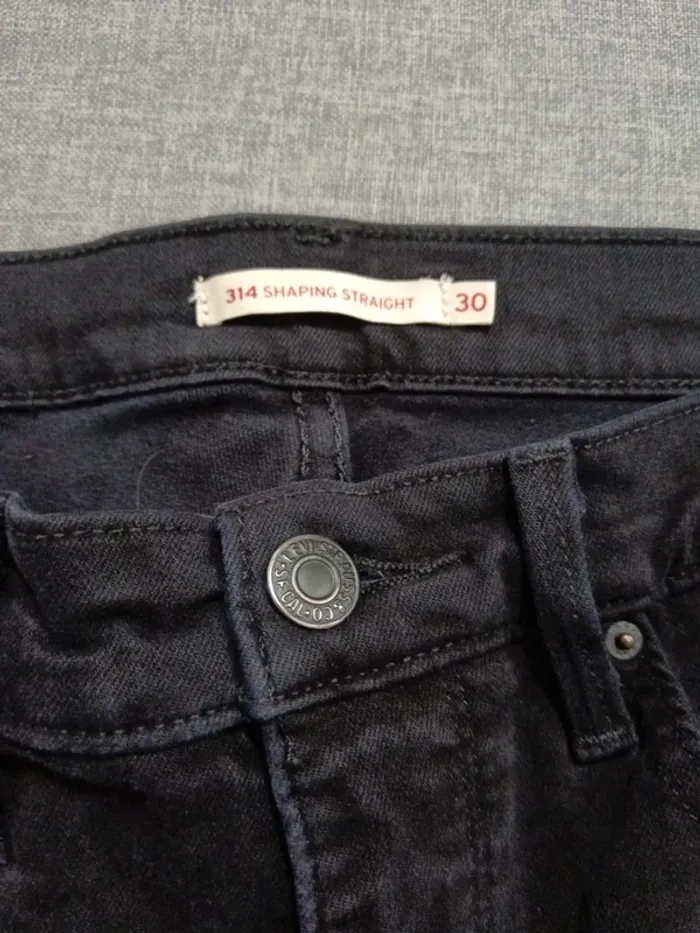 C63 jeans noir Levi's 314 W30 - photo numéro 3