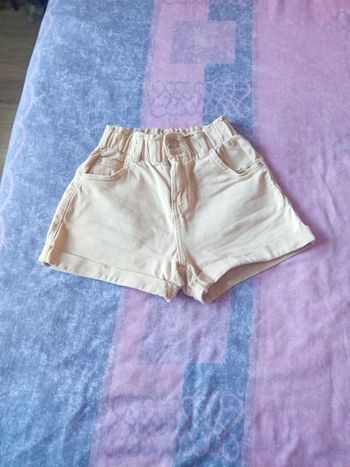 Short bershka taille 32