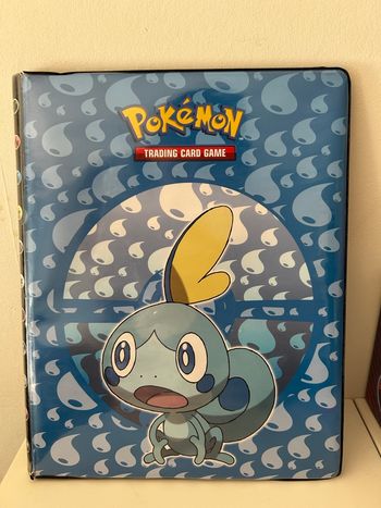 Classeur Ultra-pro Pokémon Larméléon 180 cartes