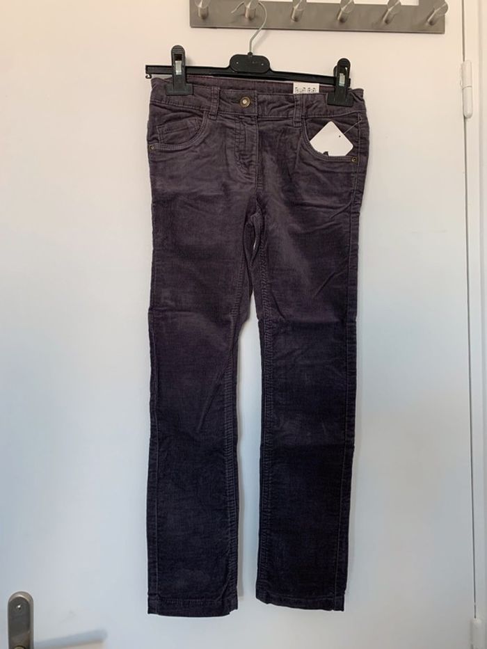 Pantalon slim velours gris foncé neuf 8 ans (128)