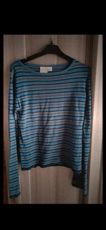 Pull femme Puma taille 40.