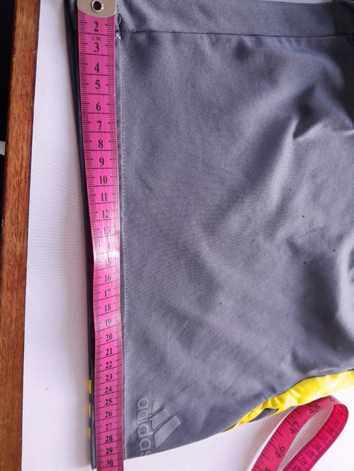 Short adidas taille M - photo numéro 11