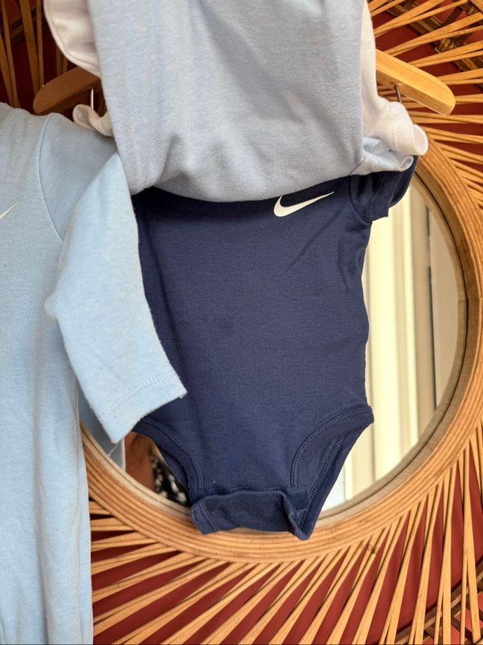 Pyjama + 3 bodies Nike 3 mois - photo numéro 6