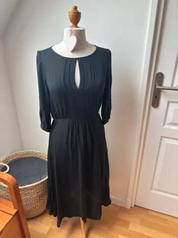 🖤 Robe midi noire en soie – Tara Jarmon – T40