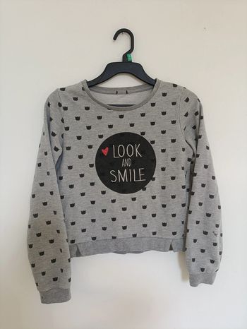 Sweat gris à motifs chats et message "Look and Smile"
