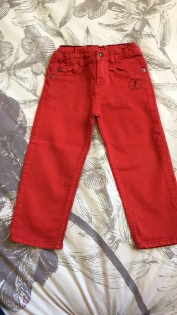 Jeans rouge gaultier bébé 3 ans