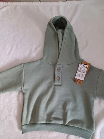 Sweat vert à capuche neuf 18 mois Kiabi