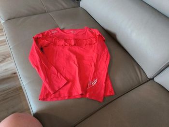 T shirt rouge manches longues 8 ans