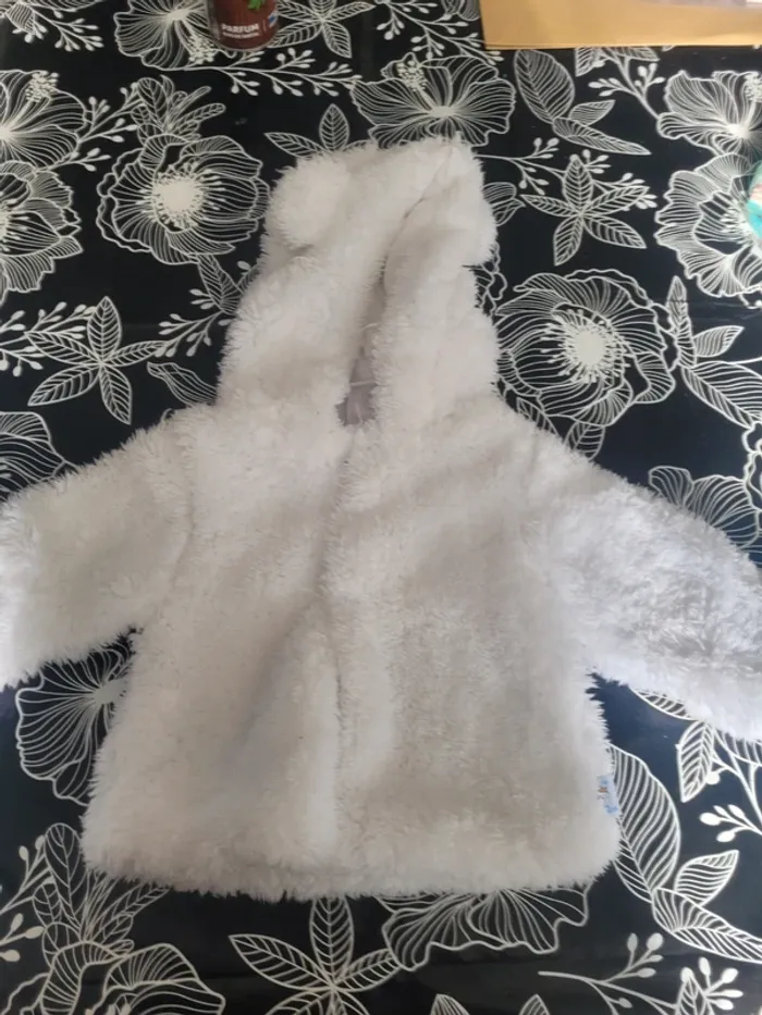 Manteau pilou pilou 0/1 mois neuf