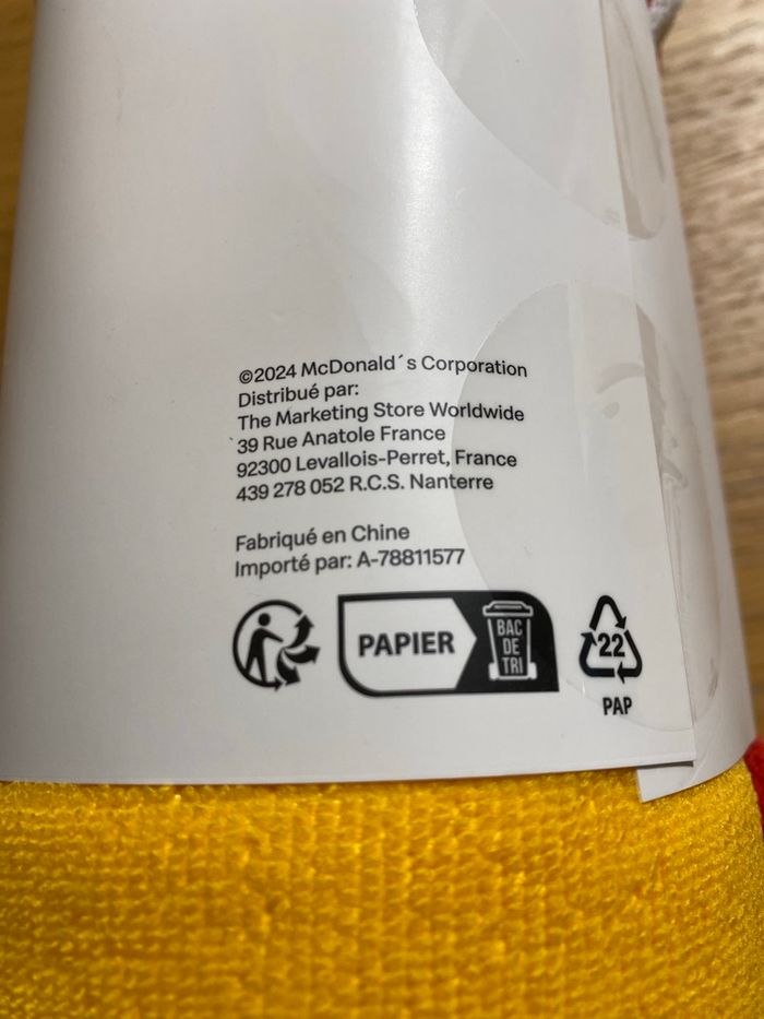 NEUF McDonald’s Serviette de plage rouge/blanc/jaune - photo numéro 5