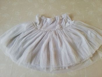 Jupe blanche doublée avec tulle 8 ans tissaia 2€