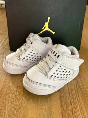 Baskets Nike Jordan taille 19,5