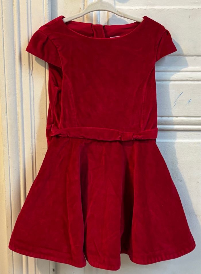 Très jolie petite robe en velours rouge - photo numéro 2