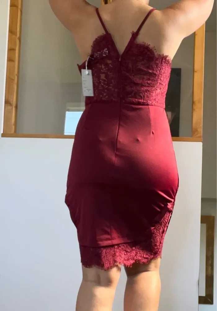 Robe bordeaux en dentelle sexy - photo numéro 3