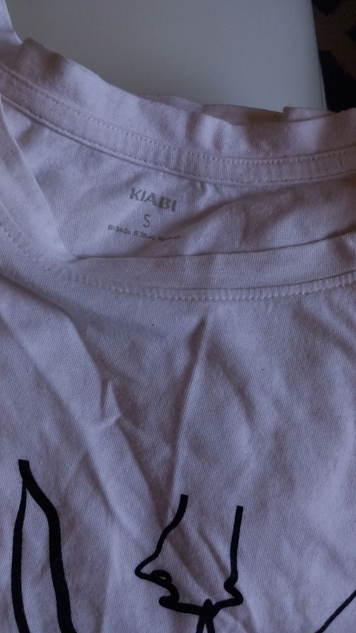 T-shirt blanc motif visages dessin linéaire - photo numéro 5