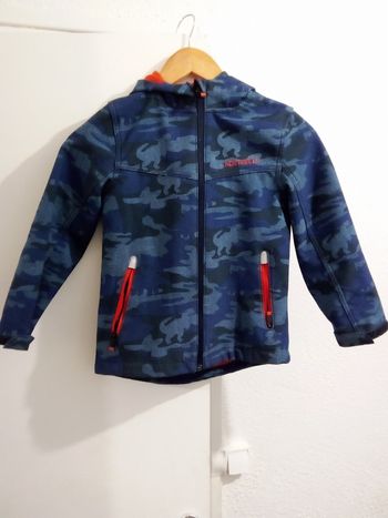 Veste imperméable bleue et orange C&A