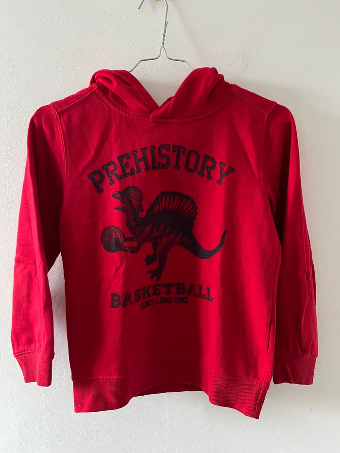 Pull à capuche rouge