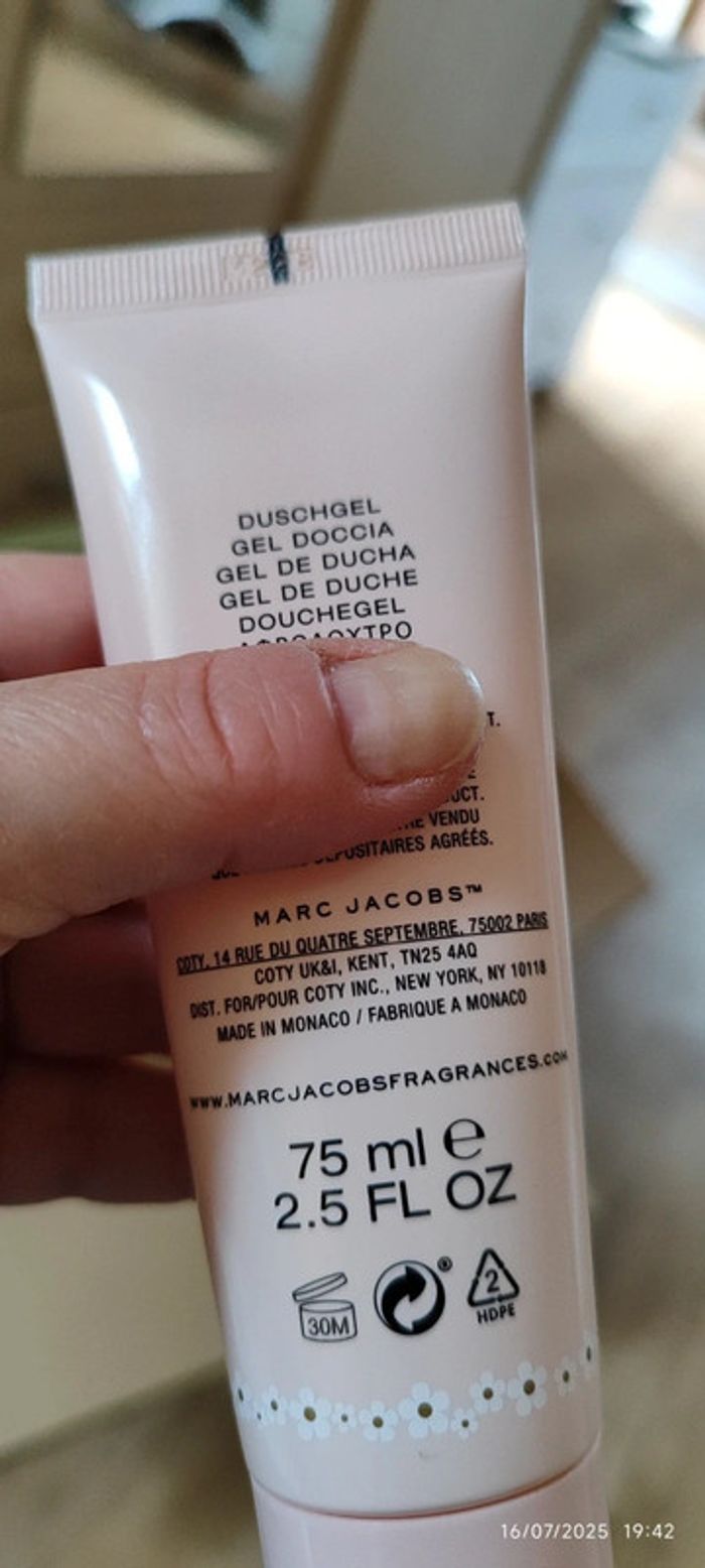 Marc Jacobs Eau So Fresh Bubbly Shower Gel/ gel douche moussant 75 ml - photo numéro 3