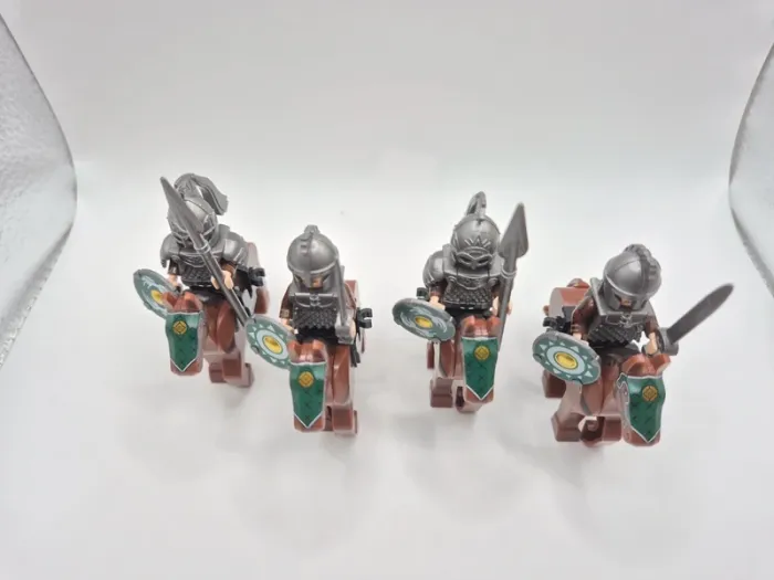 Figurines type lego 4 cavaliers guerriers du Rohan seigneur des anneaux / hobbit - photo numéro 6