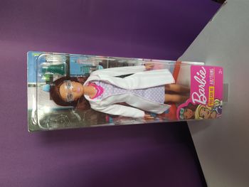 poupée Barbie métier scientifique neuve